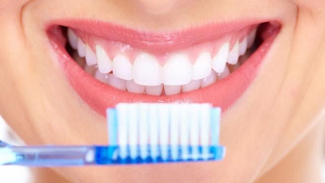bonne hygiene bucco dentaire Vos gencives se gonflent ? Cette horrible maladie peut être à l’origine…