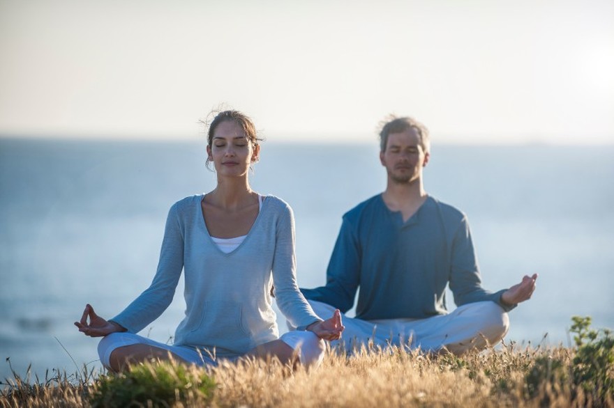 yoga et relaxation aident a lutter contre la fatigue