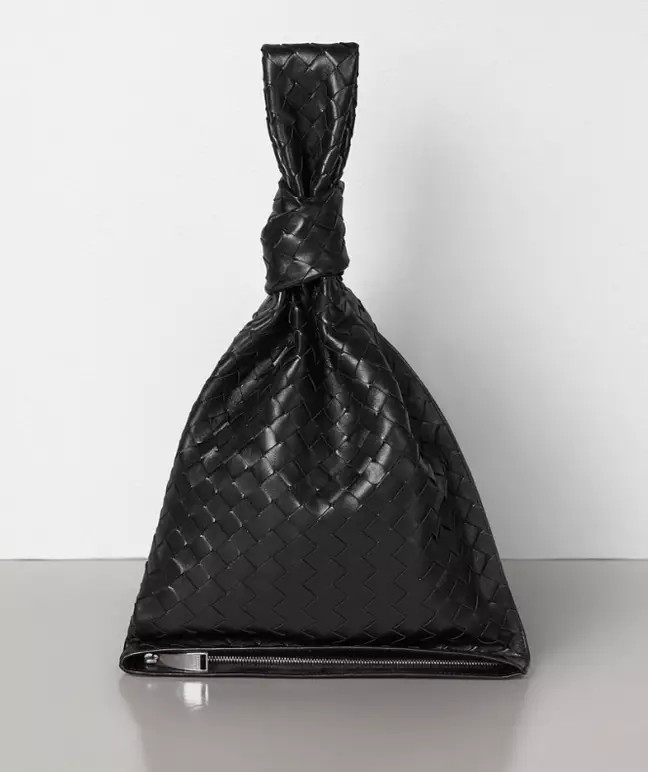 1595941491 3 Le nouveau sac Bottega Veneta à 1800 € comparé à « un sac à crottes »