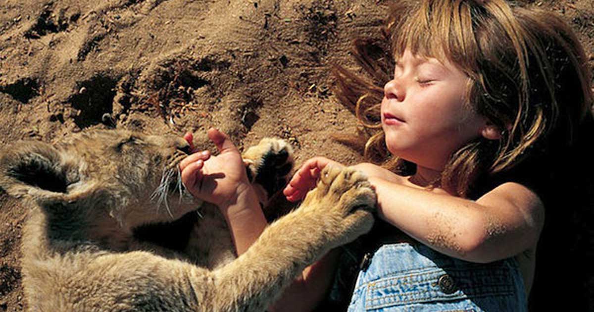 Tippy wild animals Une mère élève sa fille dans un cadre sauvage, découvrez ce qui s’est produit 20 ans plus tard