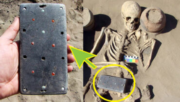 Les archéologues ont-ils vraiment découvert un smartphone dans cette tombe vieille de 2100 ans ?
