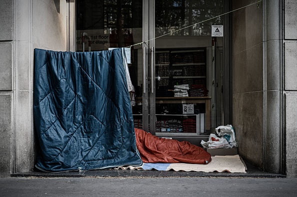 GettyImages 1210096448 Montpellier : Ce jeune sans-abri de 24 ans et sa chienne se voient offrir un appartement par une femme généreuse