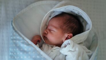 Jusqu’à quel âge la turbulette est-elle indispensable pour le bébé ?