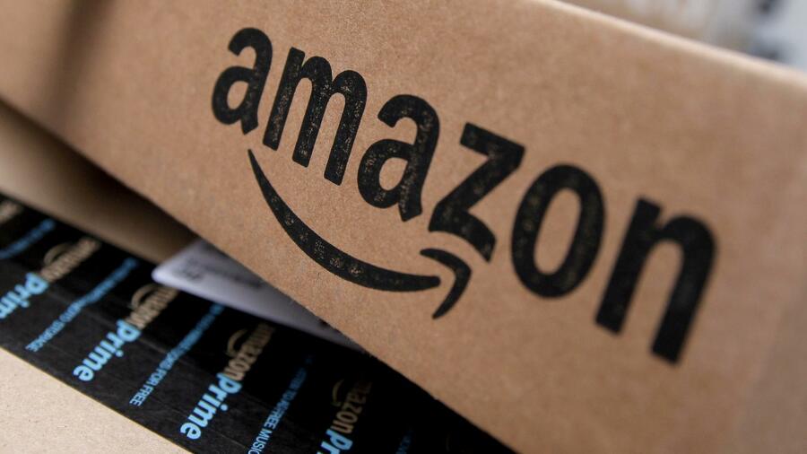 amazon Comparé à la moustache d’Hitler, Amazon change son nouveau logo !
