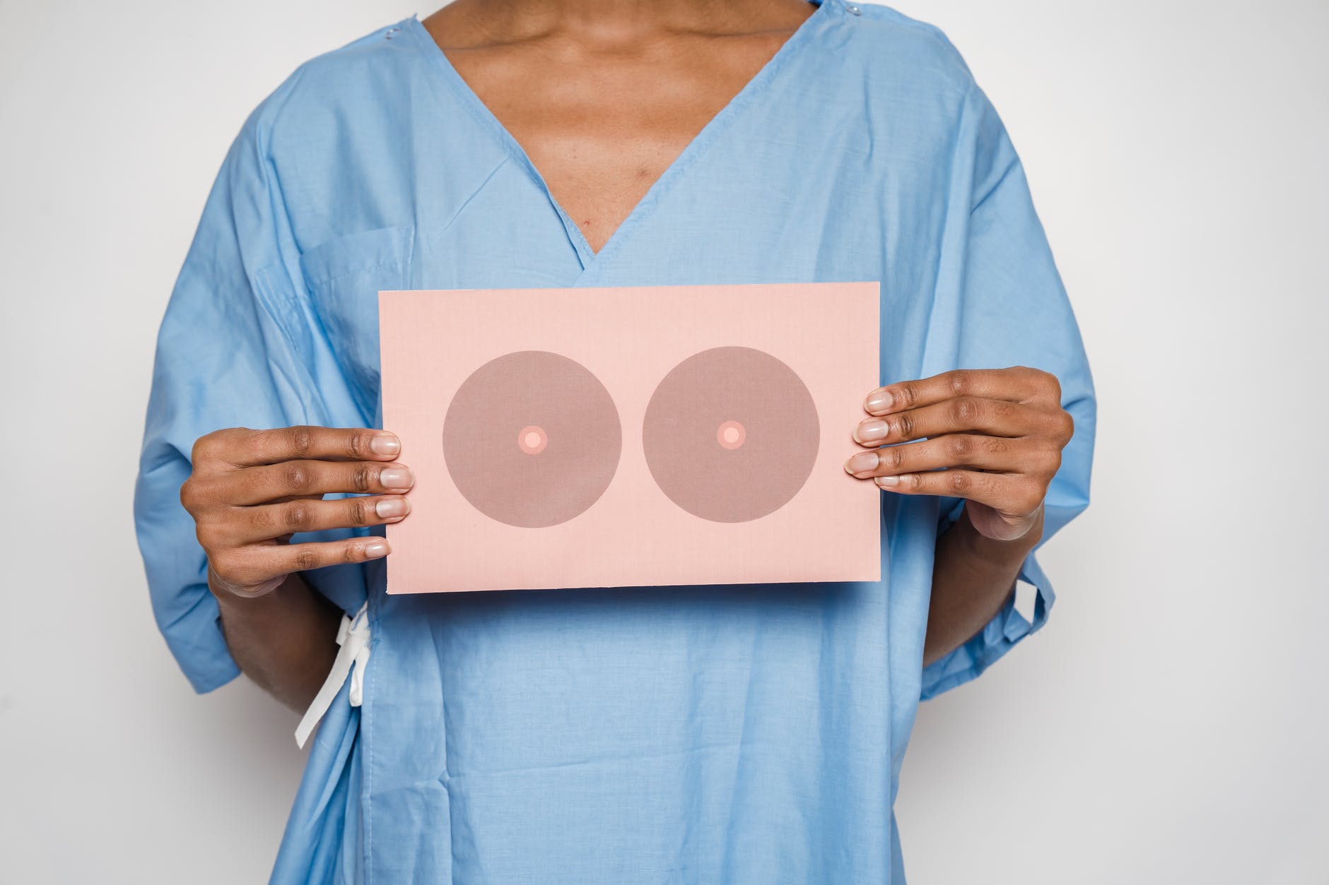 pexels photo 6303587 50% des cas de cancer du sein seront évités si les femmes suivaient ces 9 conseils