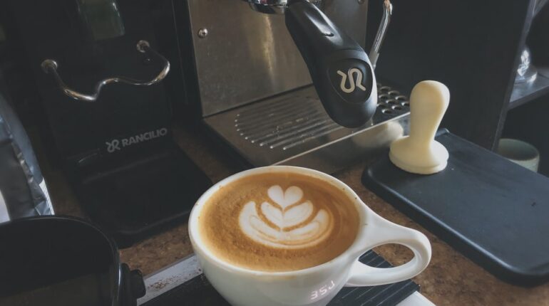 5 signes qui indiquent que vous buvez trop de café 6 astuces incroyables alimentation variee aliments préférés amusant anxieux astuces avant et après boire de l'eau Brûlures d'estomac buvez trop de café café cancer cancer colorectal cancer cutané cancer du côlon cancer du rectum Célèbres et populaires celebrites chimiothérapie crampes des maux d'estomac détecter un cancer de la peau diagnostic précoce douleurs Faiblesse ou fatigue fatigue formes asymétriques france gaz gêne abdominale graisse du ventre Heart marcher marchez régulièrement métabolisme ou reflux acide perte de poids Perte de poids inhabituelle polypes problèmes d'estomac regime alimentaire regime de star relax risque rythme cardiaque santé santé famille santé femme santé France santé mentale santé nutrition santé relax santé relaxe santé sécurité souffrir d'insomnie sur vos aliments un jus qui vous aidera à avoir un ventre plat un ventre plat vous lever le matin