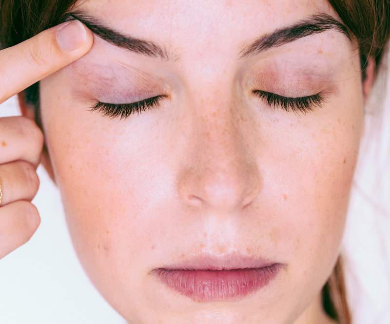 paupiere tombante 1 2 exercices efficaces pour raffermir la peau de votre visage et votre cou