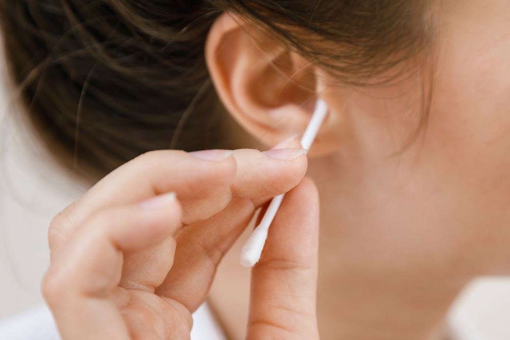 Ce que vous devez savoir sur le cerumen et comment nettoyer vos oreilles en toute securite Ce que vous devez savoir sur le cérumen et comment nettoyer vos oreilles en toute sécurité