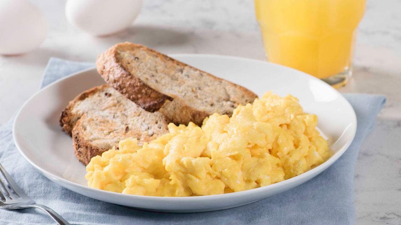 OEufs brouilles Quelle est la façon la plus saine de cuire et de manger des œufs ?