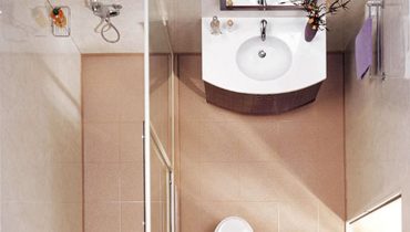 11 idées brillantes pour les salles de bains étroites