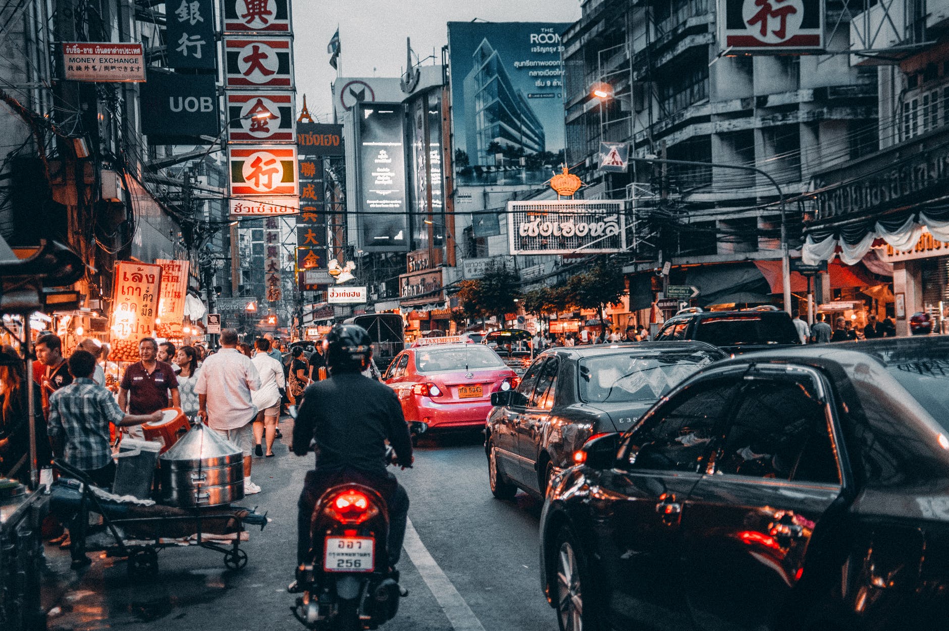 Bangkok Combien de temps vous faut-il économiser pour acheter un appartement dans les plus grandes villes du monde ?