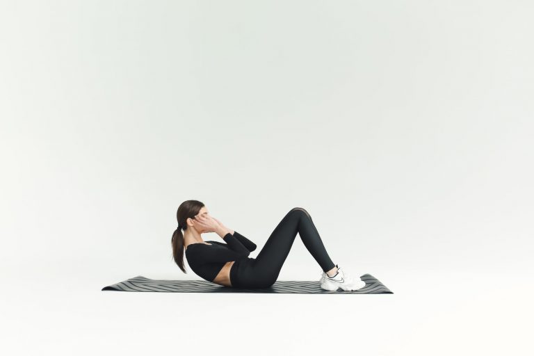 Des exercices simples pour affiner vos jambes a faire 3 minutes avant de dormir 1