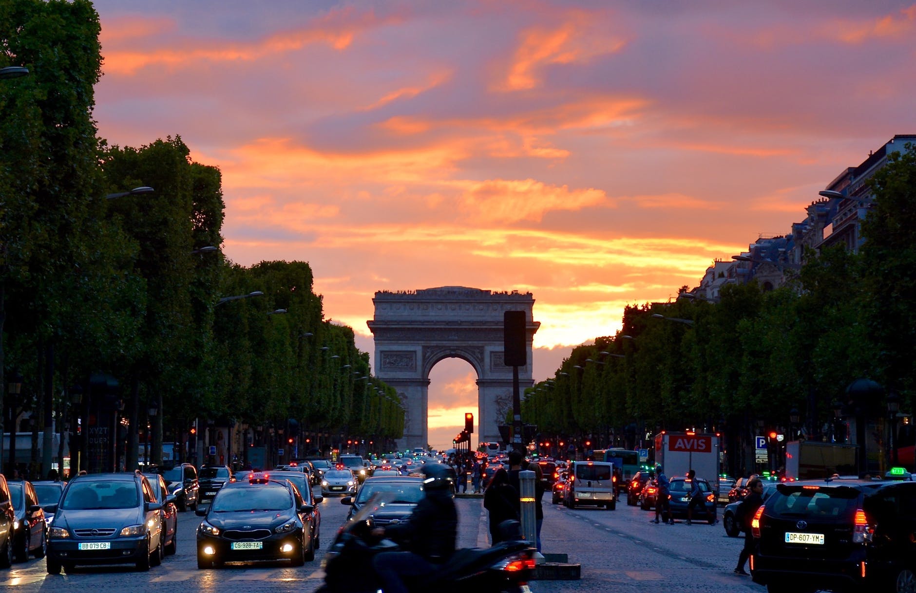 Paris Combien de temps vous faut-il économiser pour acheter un appartement dans les plus grandes villes du monde ?