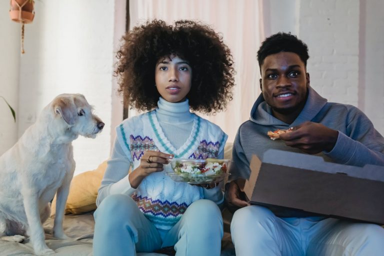 couple regarde tv