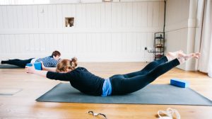 7 exercices pratiques pour éliminer les plis dans le dos et sur les côtés