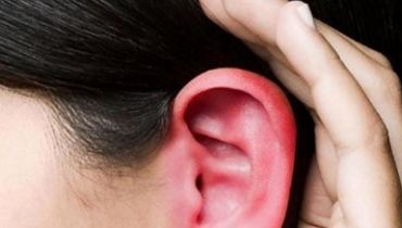 Vos oreilles deviennent-elles souvent rouges et chaudes ? Voici les raisons qui expliquent cela !