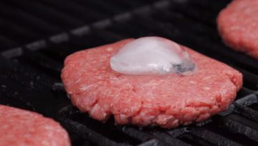 glaçon sur la viande hachée