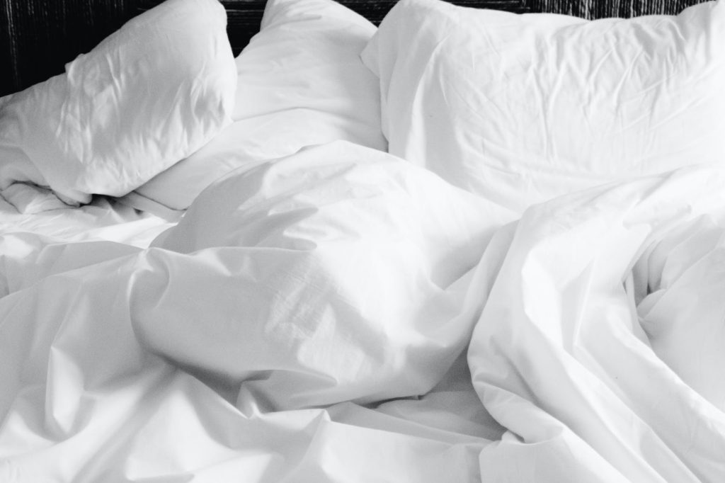 Pourquoi vous ne devriez pas faire votre lit en premier le matin les allergie le lit