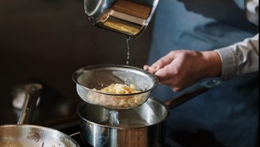 6 raisons pour lesquelles vous ne devriez pas verser l’eau de cuisson des pâtes dans l’évier