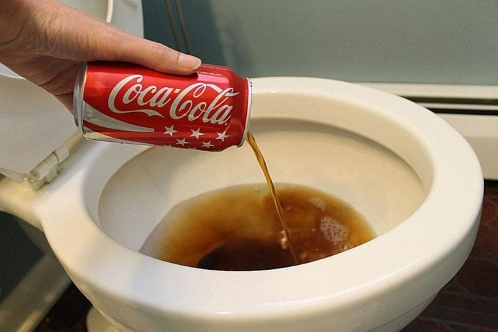 Coca cola pour nettoyer toilette 