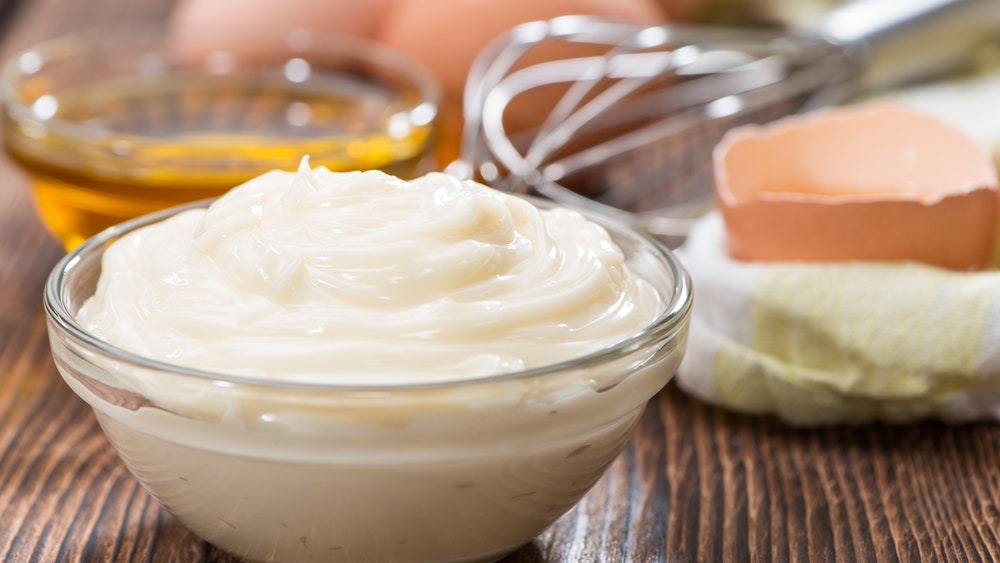 mayonnaise 1 Le masque capillaire à la mayonnaise a-t-il des avantages ?