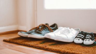 chaussures à la porte