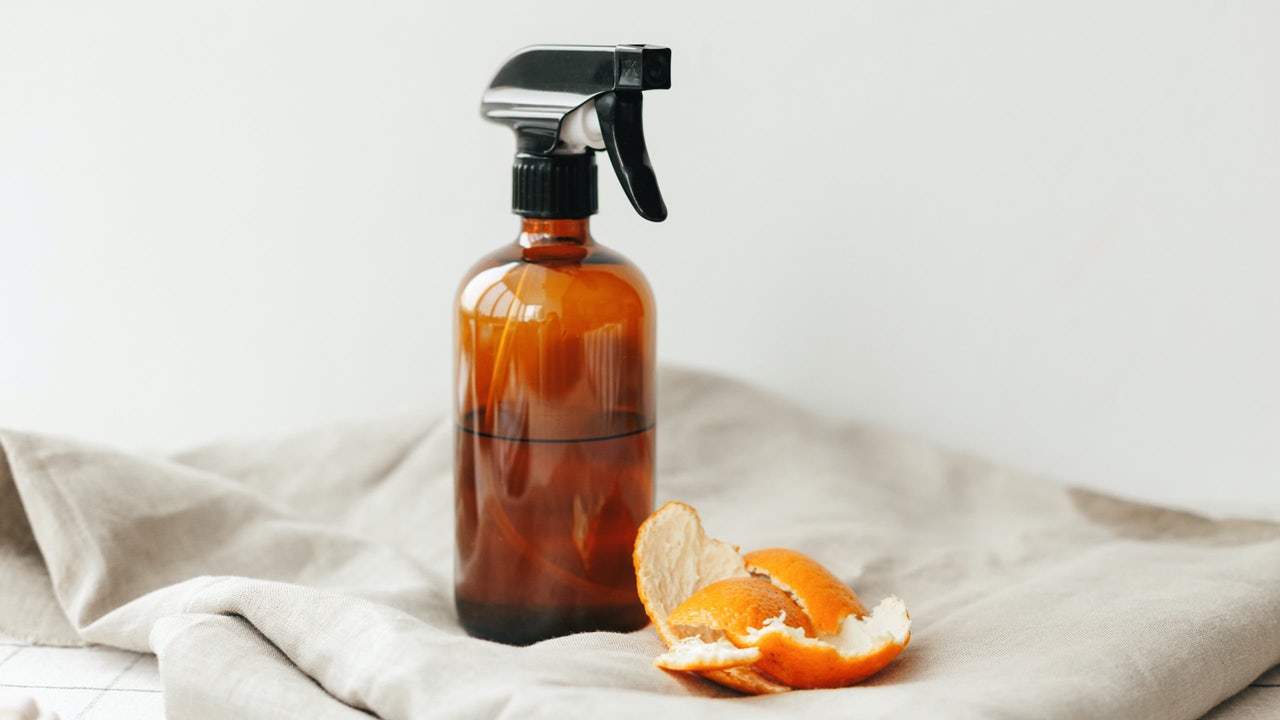 Nettoyage naturel à l'aide des pelures d'orange