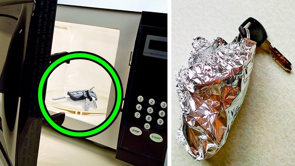 Pourquoi vous devez toujours emballer vos clés de voiture dans du papier d’aluminium Placez-la dans votre four à micro-ondes