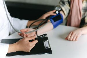 10 façons de contrôler l’hypertension artérielle sans médicaments
