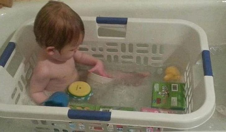 Empêchez les jouets de votre enfant de flotter dans la baignoire