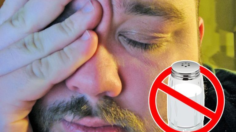 4 risques méconnus résultant de la limitation excessive du sodium 4 risques méconnus alimentation crise cardiaque d'oxygène déshydratation diabète de type 2 éviter le sel excessive du sodium insuffisance cardiaque mauvais pour la santé pauvre pomper prise de poids régimes résistance à l'insuline sang santé santé femme santé France santé mentale santé relaxe santé sécurité sodium soif surpoids symptômes thé vert toilettes toux vaisseaux sanguins vertiges Vinaigre de cidre de pomme votre santé
