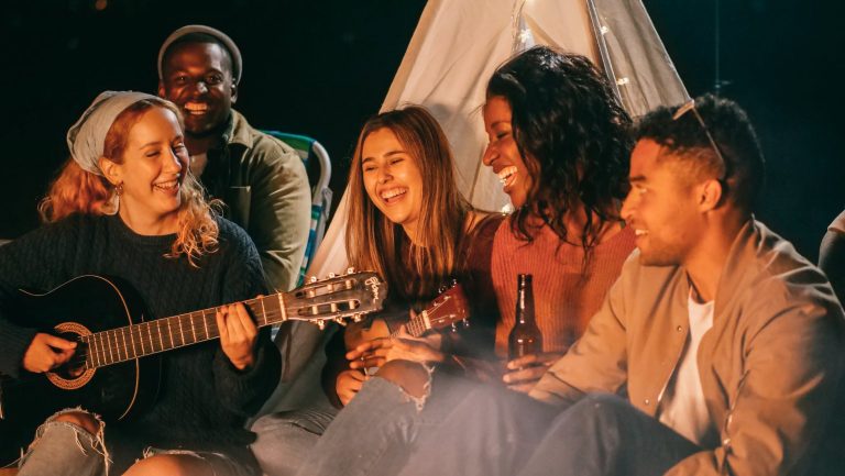 Les amis aident à prévenir la solitude
