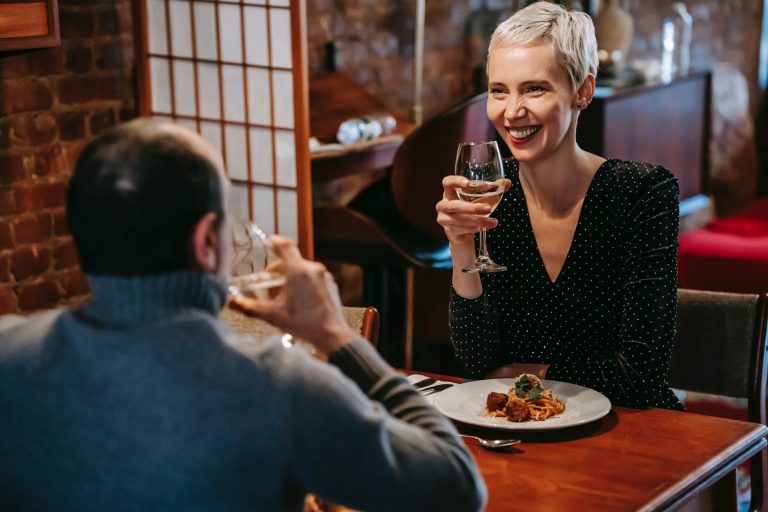 Les règles d'étiquette lors des réceptions et banquets officiels
