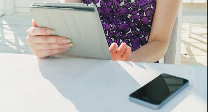 Ne posez pas votre téléphone sur la table