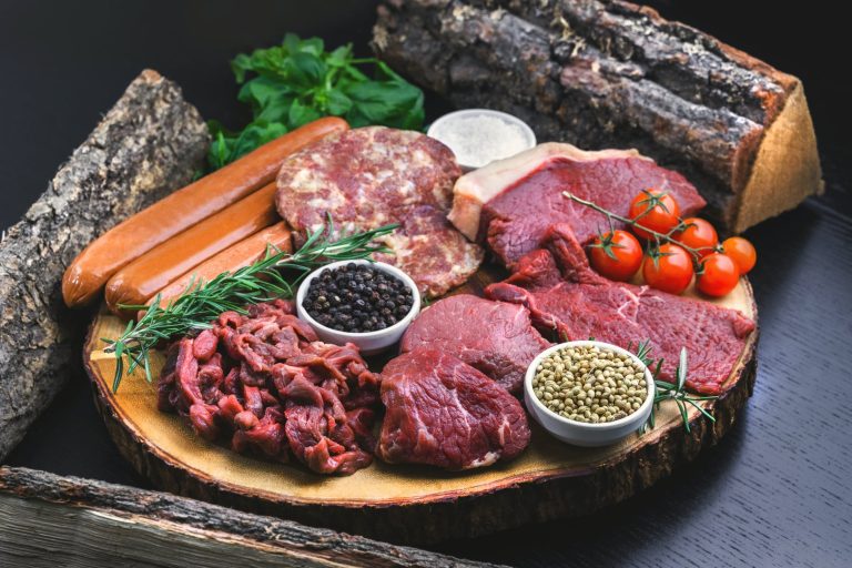 Les gens choisissent d'arrêter de manger de la viande pour diverses raisons
