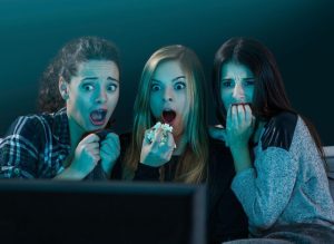 9 raisons pour lesquelles regarder un film d’horreur peut être bénéfique pour votre santé et votre bien-être