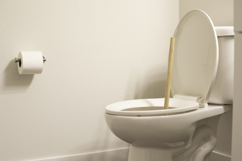 10 objets que vous ne devez jamais jeter dans les toilettes cuvette des toilettes