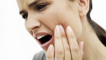 9 remèdes naturels contre la rage de dents qui sont efficaces