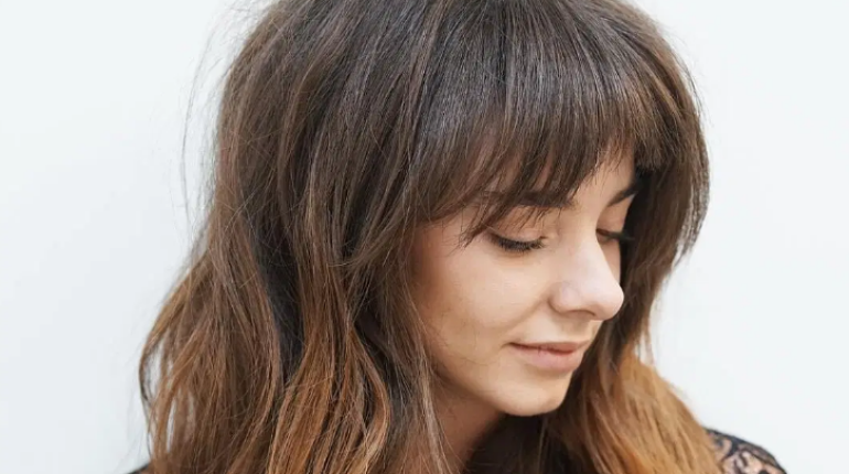 10 styles de coiffure destinés aux femmes ayant un grand nez 10 styles avantageuse boucles coiffure coloration Contour Contour du visage et volume Couleurs de cheveux claires Coupe de cheveux bob Coupe de cheveux dégradée femmes grands nez La frange de côté Les coiffures courtes un grand nez Volume