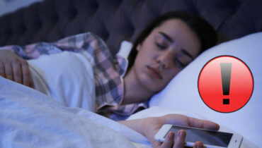 5 raisons pour lesquelles dormir avec son téléphone au lit peut affecter votre santé