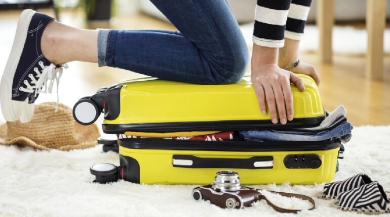 Voyage: 7 objets essentiels à emporter avec vous assurance auberge Batterie beaux Camera chaleur circuits conduire confortable coordonnées corps crucial d'identité Défroisseur déshydraté disposition Disque documents dur économique Emporter essentiels extrêmes hôtels hydratée incroyables informations jeunesse lieux médecin meilleures météorologiques Moisturiser objets obligation passeport peau petite pharmacie photocopies photos pièce portative premiers principale prochain randonnée regime relaxants sac santé saturé secours sécurité séjours soleil solutions souvenirs téléphone transpiration trousse ventre vêtements voyage voyages
