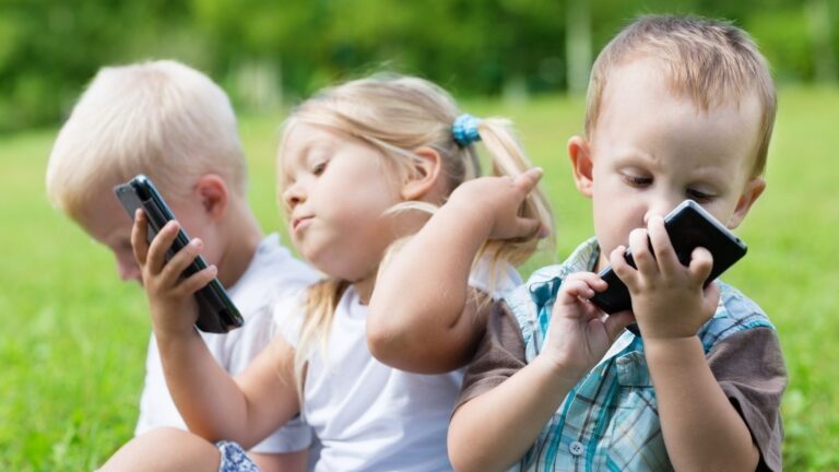 Smartphone et enfants : 8 conséquences sérieuses pour leur santé